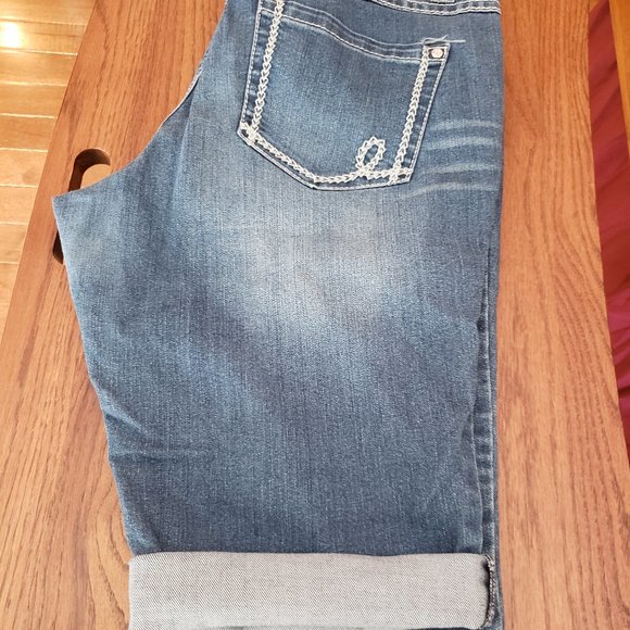 INC Petite denim Bermuda Shorts! - Picture 1 of 8